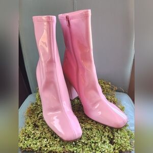 STEVE MADDEN Lynden Barbie Patent Pink MOD Chunky Square Toe Ankle Zips Boots 10